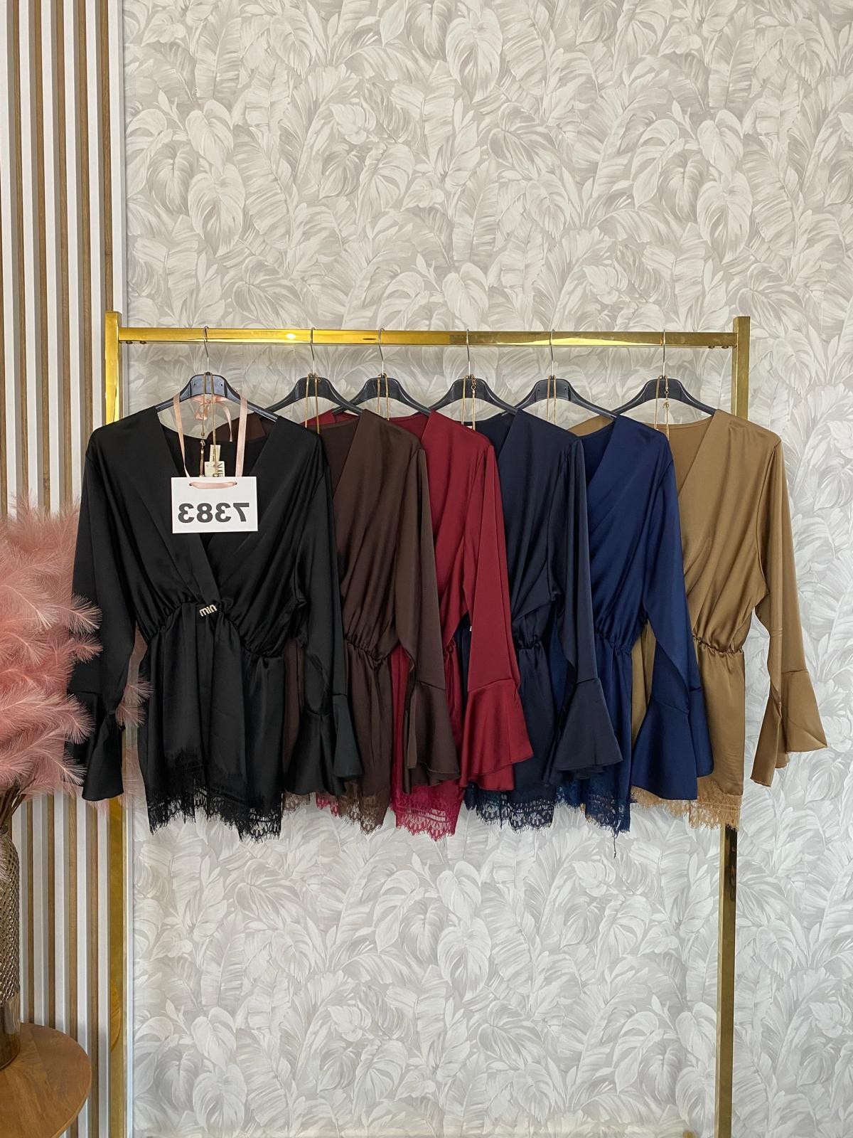 BLUZKA KOPERTOWA Z GIPIURĄ...