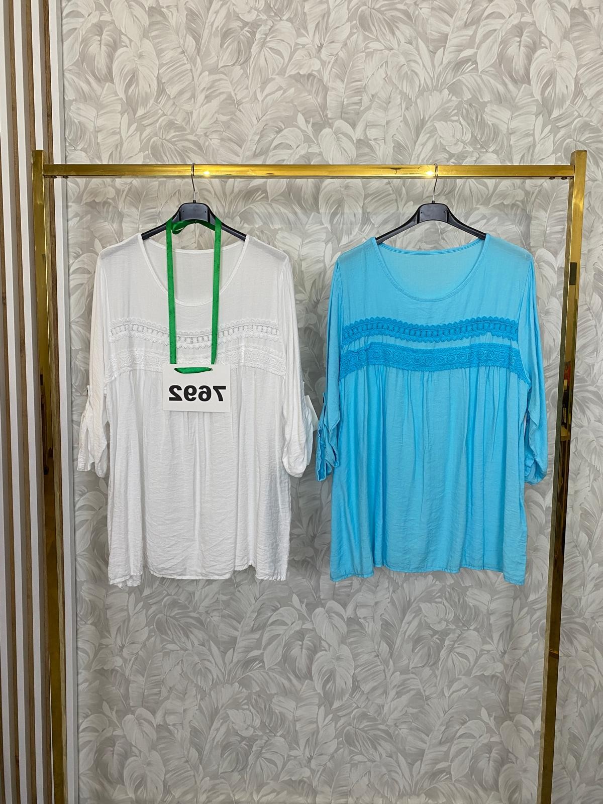 BLUZECZKA ROMANTYCZNA 7692