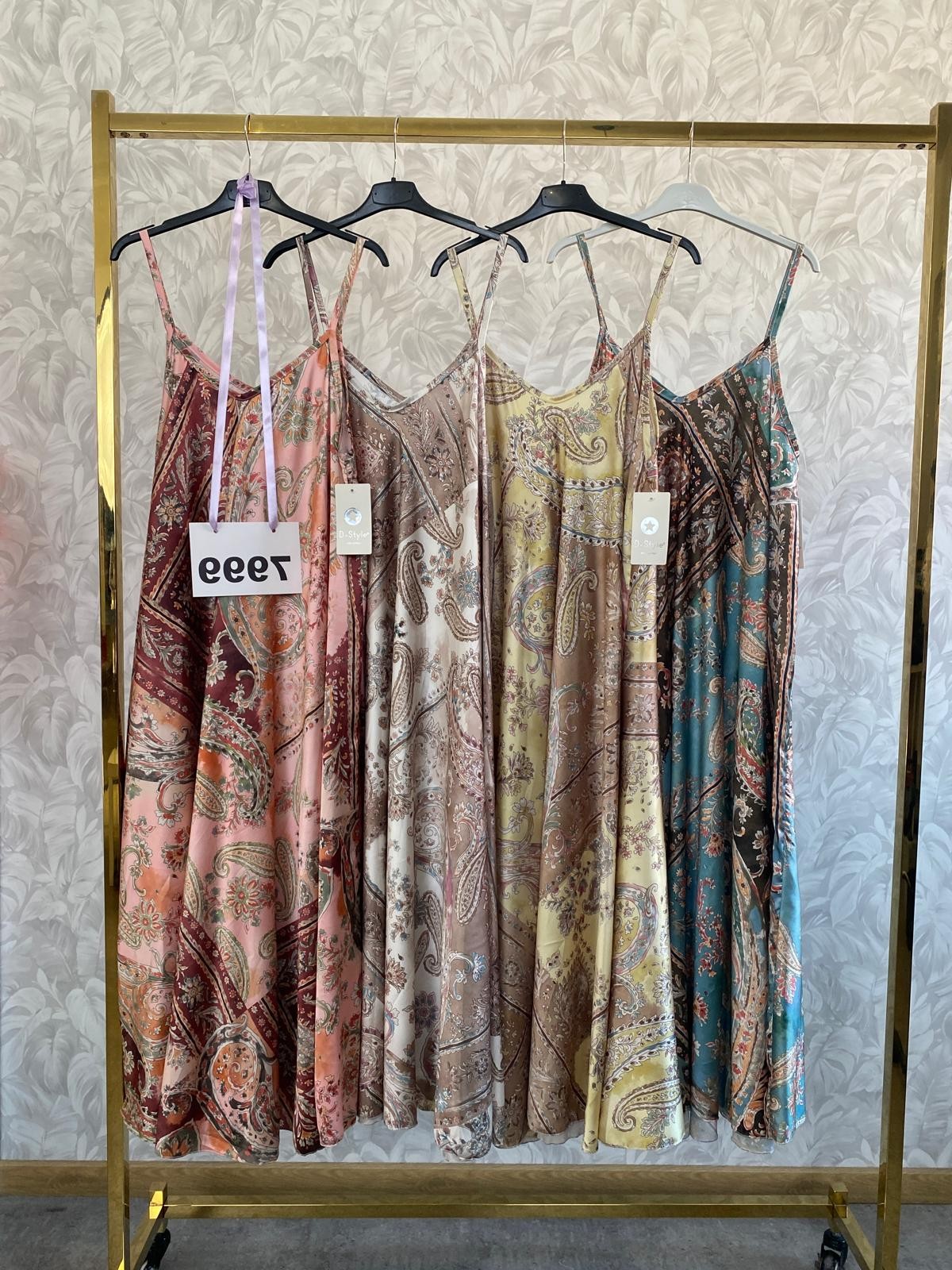 SUKIENKA MARZENIE RETRO 7999