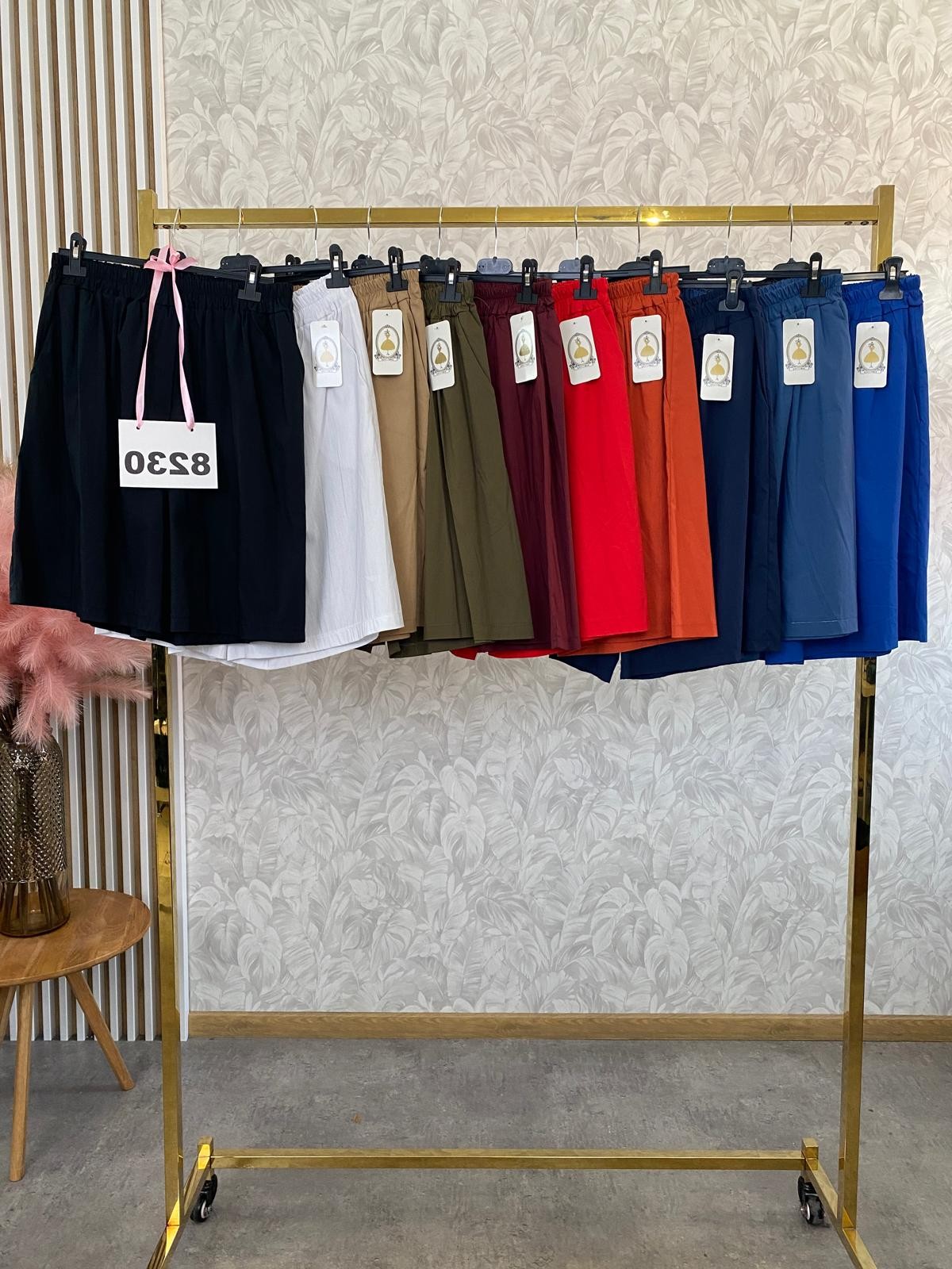 ELEGANCKIE KRÓTKIE SPODENKI...