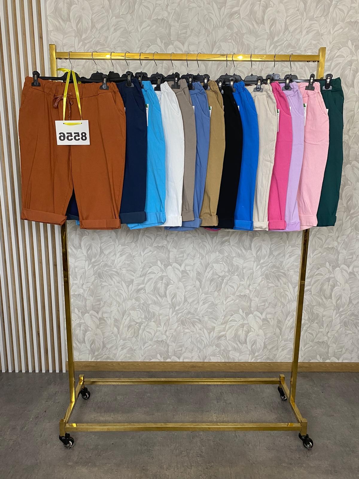 KRÓTKIE SPODENKI GUMY 8556